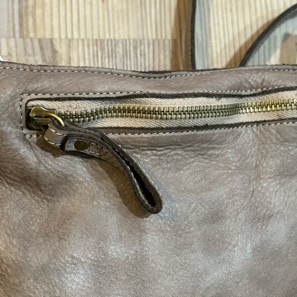 Bolsa Nova NWT Taupe Leather Fringe Crossbody Bag - Picture 2 of 11